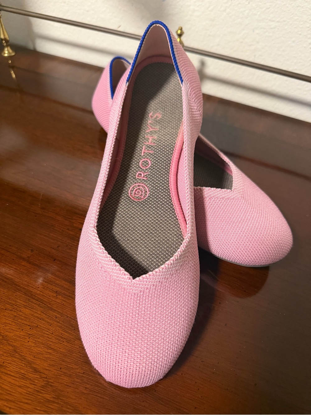 Rothy's Light Pink Round Knit Flats with Blue Heel Trim Ballet 🩰